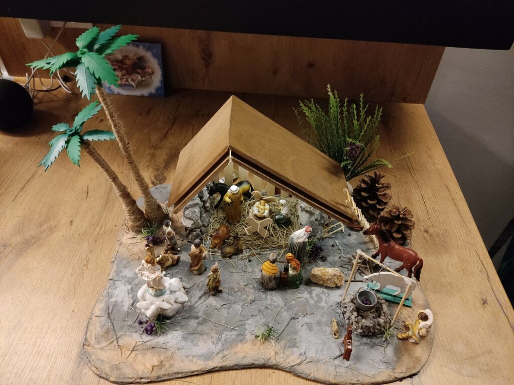 Świąteczna szopka w kalendarzu adwentowym